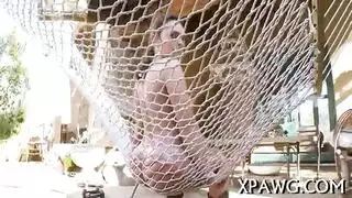 زب كبير لامع بين فلقتي طيزها اللامع و اسخن نيك مع الاسود