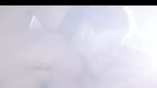 يلعب في كسها من الخارج