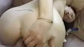 زب ينيك طيزي الجميل واحلى نيك خلفي مع نياكي الممحون الذي يمتعني بزبه