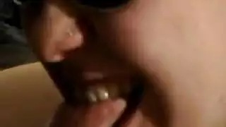 شقراء تأخذ قذف في الطيز ثم تنام بعده
