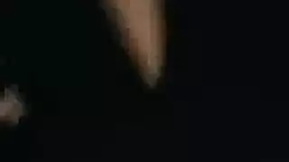 تقضم الفتيات البيض ياقة بعضهن البعض ويلعقن كس بعضهن البعض أثناء وجودهن على طاولة التدليك