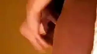 انزلاق حمالة الصدر يؤدي إلى جنس ثديي صريح