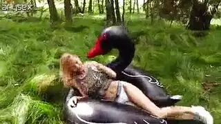 خيال علاقة جماعية عامة: فتيات يأخذن عدة أعضاء غريبة في الحفلة