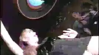 رقصة تقليدية تؤدي إلى مشهد صريح من إيلاج مزدوج