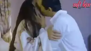 جلسة تقبيل مثيرة لشريهان الساخنة في الغرفة تتحول إلى مشهد إباحي