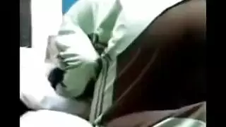 ولديستغل غياب اهلو وينيك اخو و الخادمة