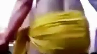 إباحية منزلية: راقصة عراقية مغرية تخلع البكيني