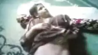 صاحب المحل ينيك فتحات الجزائرية الضيقة أثناء العمل